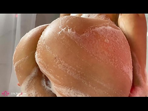 ❤️ Morena masturba o coño cun vibrador ata un orgasmo intenso na ducha ️❌ Porno en nós ❌