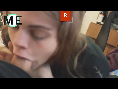 ❤️ Palo de garganta, pantalóns rasgados e tacóns rasgados agradable de coñecer ️❌ Porno en nós ❌