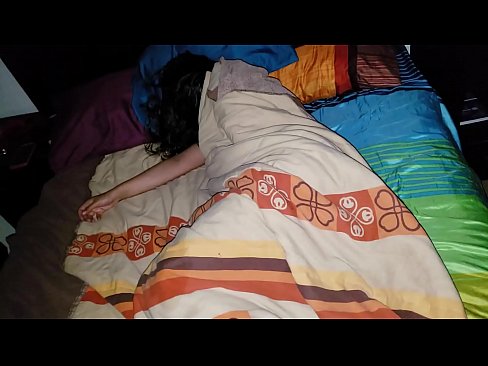 ❤️ Fillastro reprendendo á súa nova madrasta mentres ela dorme. ️❌ Porno en nós ❌