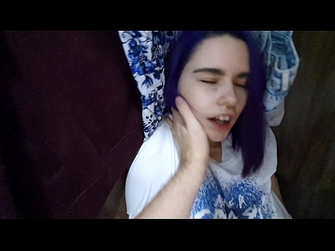 ❤️ Atopo a miña irmá no armario e axudouna a correrse ️❌ Porno en nós ❌